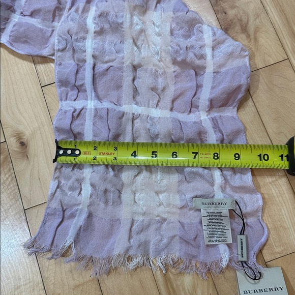 BNWT Burberry Lavender and Cream Wool/Cashmere/blend Scarf - Picture 5 of 6
